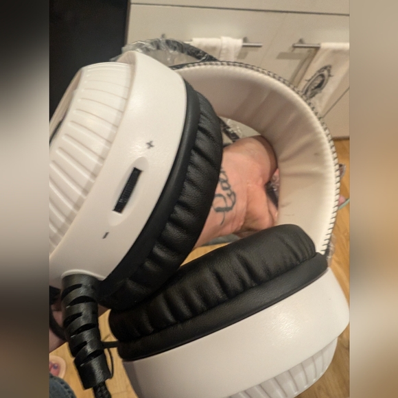 NEW Bionik Sirex Nintendo Switch OLED Immersive Over-ear Gaming Headset - Picture 11 of 15